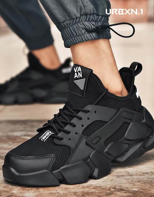Black Sneakers Street Style
